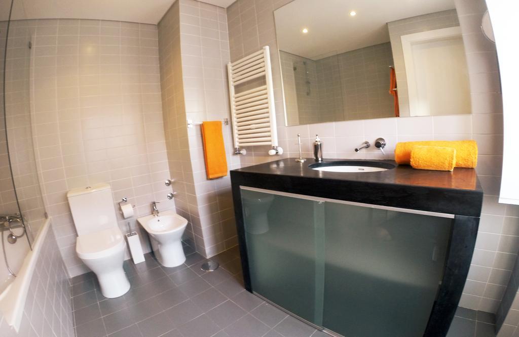 Triplex with Garage - Praça das Flores * Lisboa